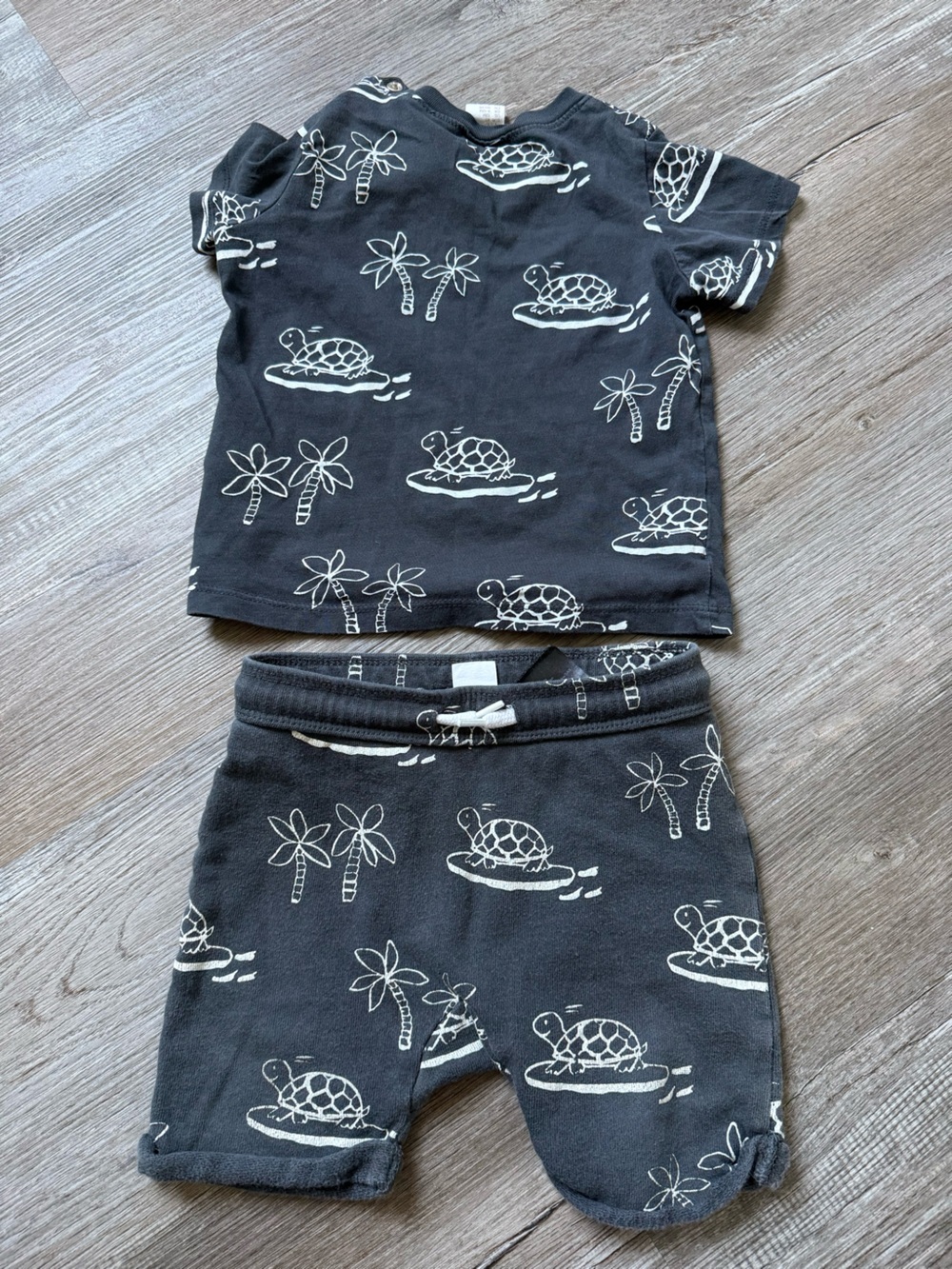 H&M Turtle & Palm Tree Print Lounge Set Comfy Gray White Size 9-12 Mo Unisex